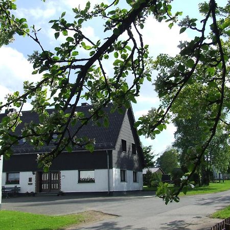 Gaestehaus Juetten Hotell Hellenthal Eksteriør bilde