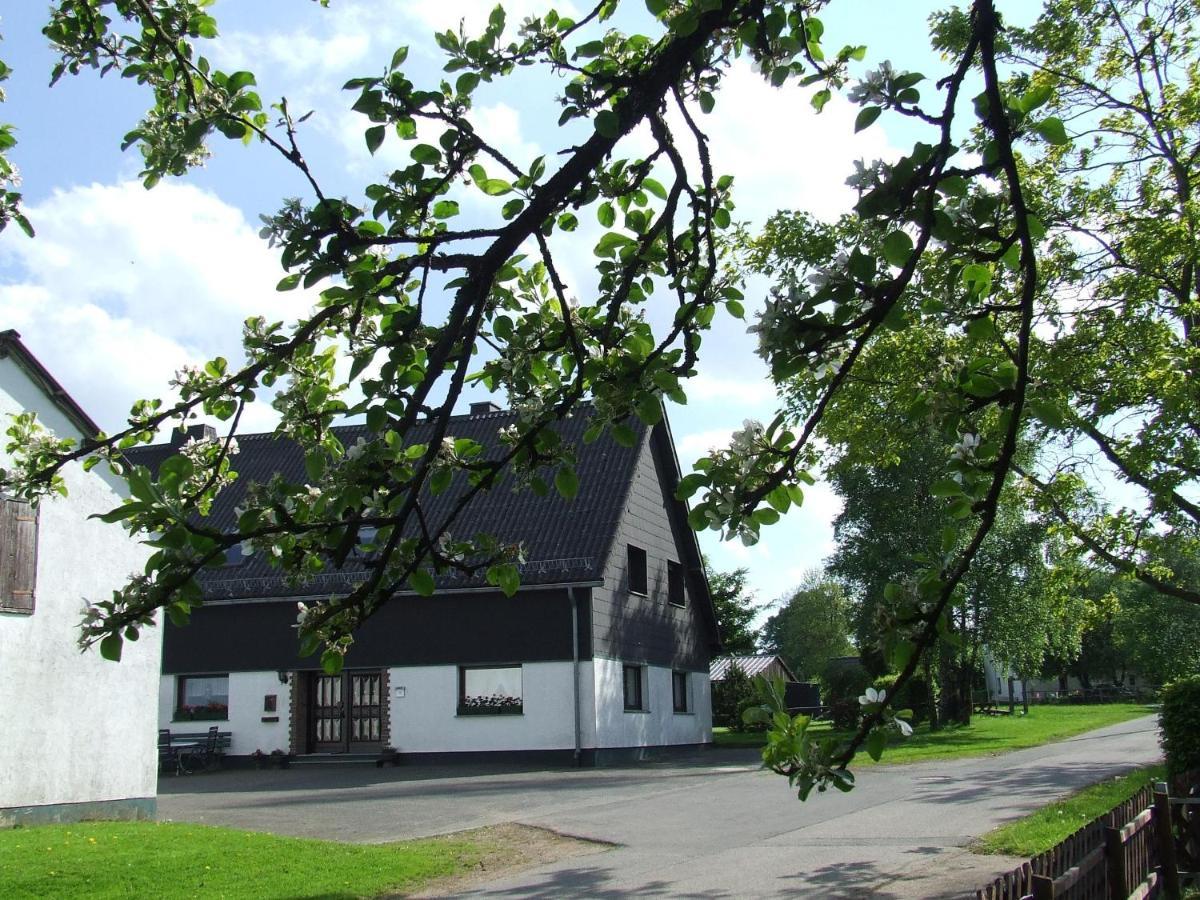 Gaestehaus Juetten Hotell Hellenthal Eksteriør bilde